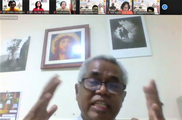 Rm Paulus CICM yg bertugas di Makasar sangat senang berjumpa dengan umatnya dulu--